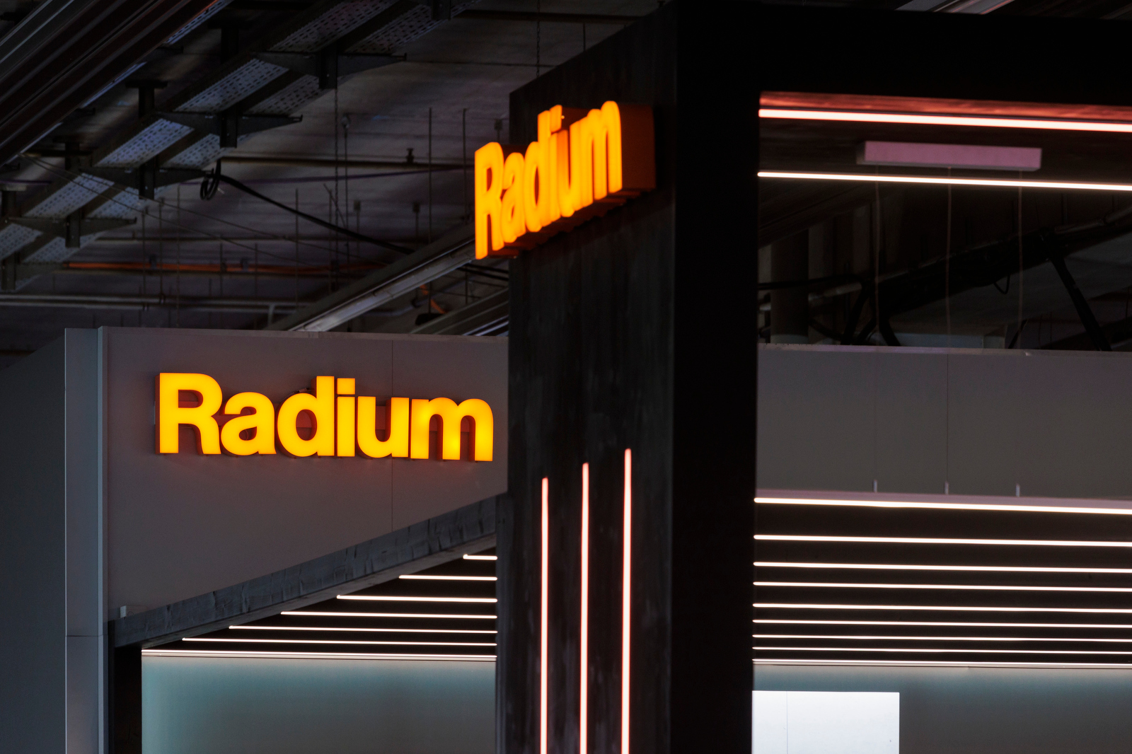 <p>Distributeur Radium</p>